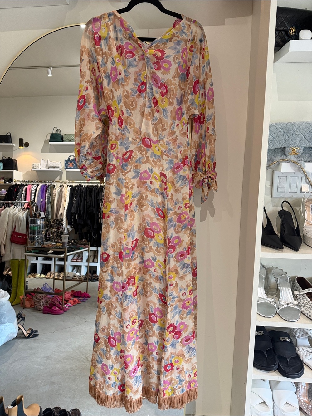 Doen Floral Long Sleeve Maxi Dress in Beige and Pink - Picture 8 of 9